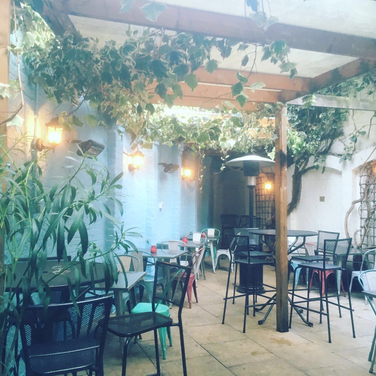 suninsplendour's tweet photo. Our garden is being given a bit of love, were halfway there #SummerStartsNow https://t.co/CmzscxMeYJ