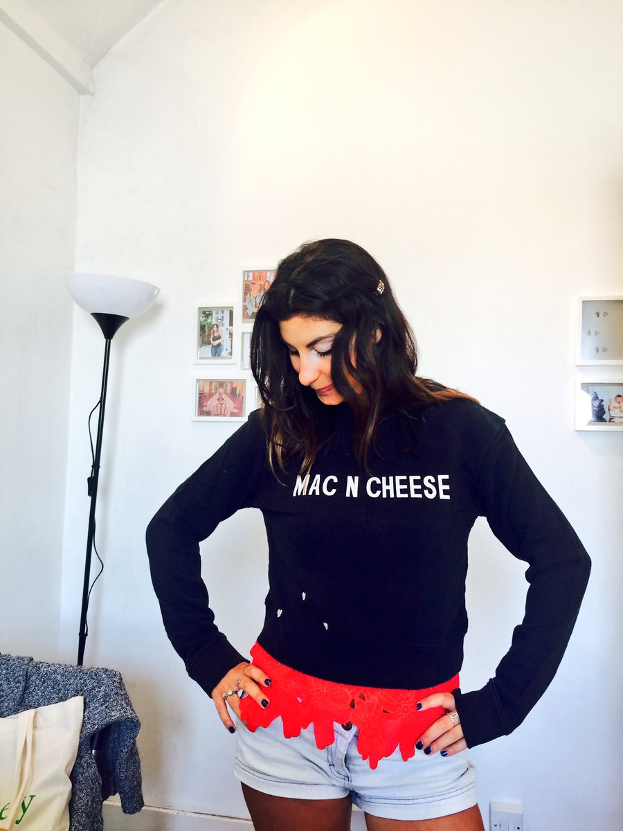 jellymalin's tweet image. Heading to @Greenberry_Cafe for dinner in the sunshine in my new @gemandi_ jumper. Glorious ☀️☀️☀️
