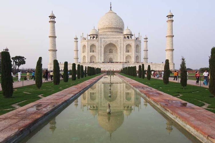 BuildTailormade's tweet photo. #architectural Wonders #holiday inspiration #morethanabeach Visit the TAJ MAHAL, AGRA, INDIA https://t.co/vJsjaIq3HH https://t.co/PMMybhQub3
