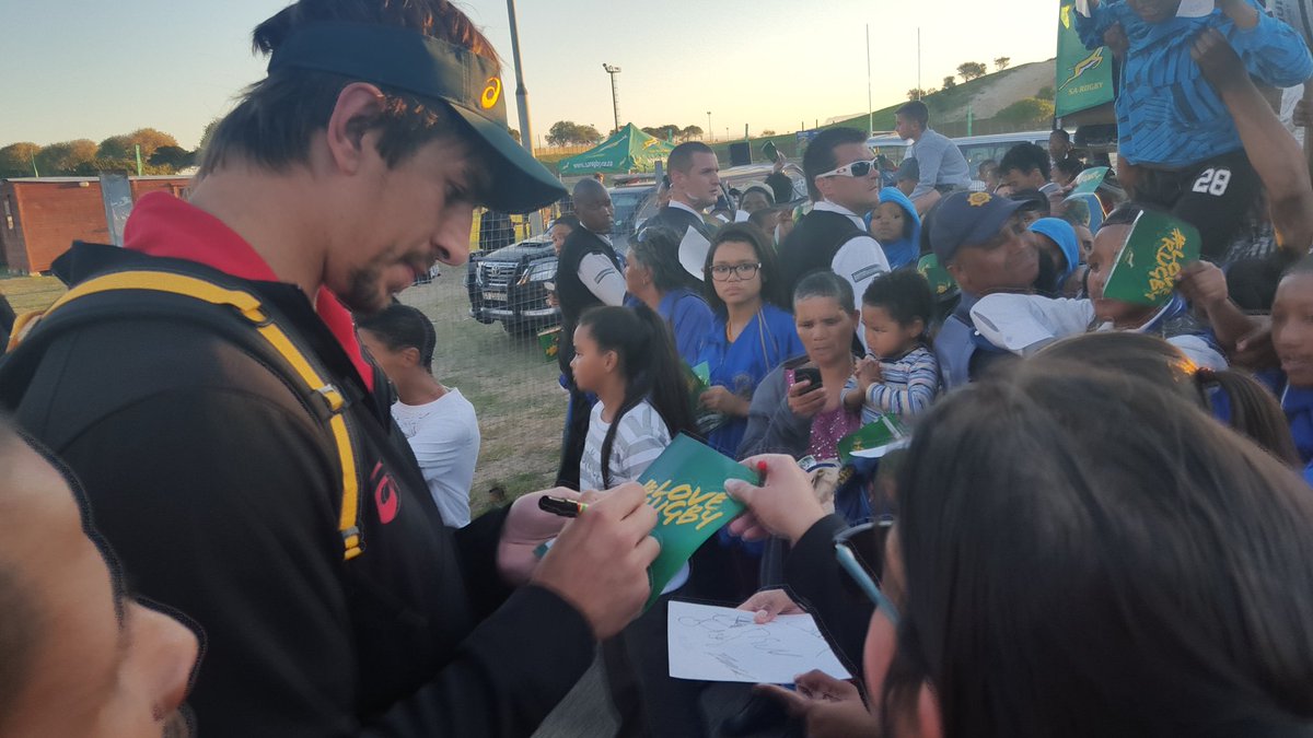 Springboks's tweet photo. Awesome turnout &amp; fantastic support for the @Springboks earlier on Monday at the Belhar training session #LoveRugby https://t.co/dkgDfiQk1X