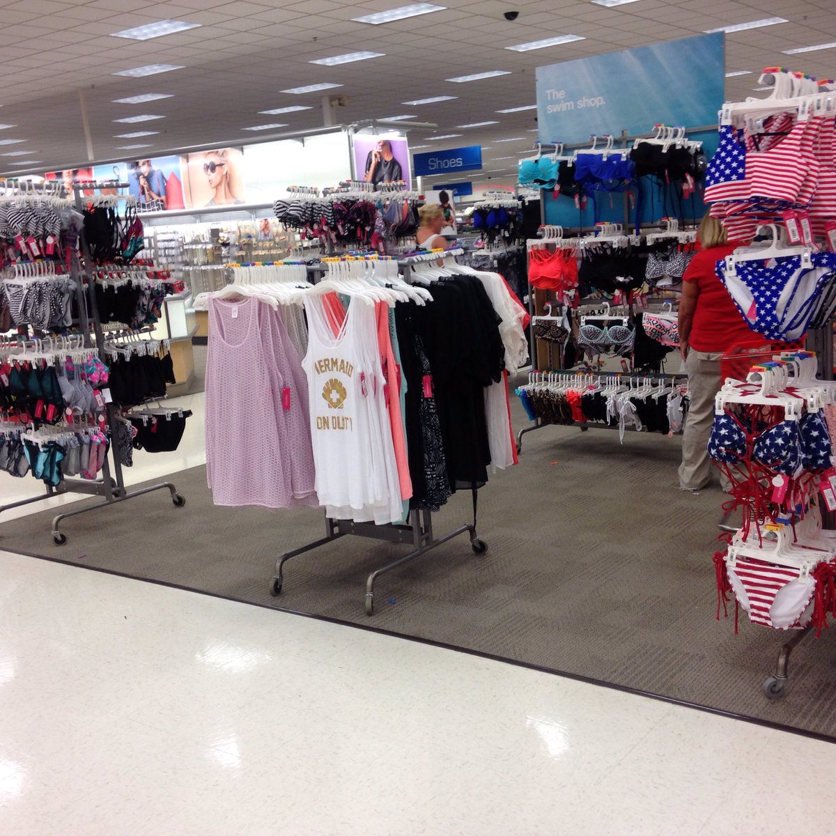 Tj_dyar's tweet photo. Softlines team has swim looking amazing!! #swimtastic #zoneonpoint @detroitswan @A_Leigh_ @lewmeg2 https://t.co/VQQ0LvWibP