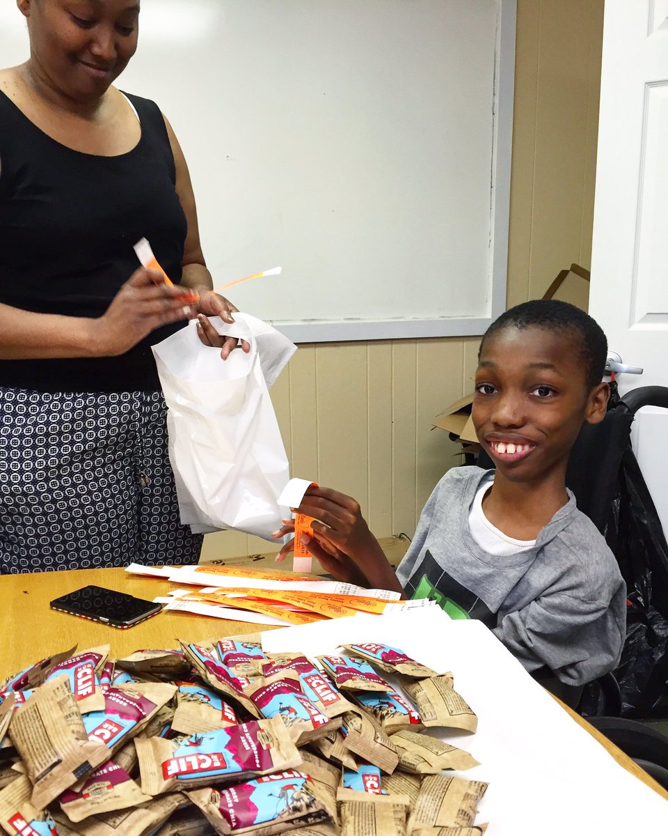 bertsbigadv's tweet image. So much 💛 for #BBA2013 kid Ziyonn, who helped us prep for #AtlantaMoonRide! Ps. register at AtlantaMoonRide.com!