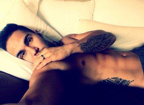 arianagfallfor's tweet photo. Carlos Pena https://t.co/NftJtgXkwq