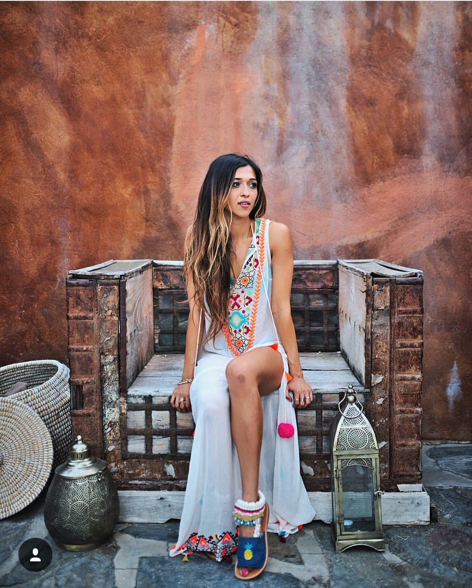 HemantNandita's tweet photo. Peek a boo the bohemian way @cuppajyo styles it on point #HemantandNandita #Boho #BohoChic #BohoEdge #Style #Trend https://t.co/e7RxhLu2Kc