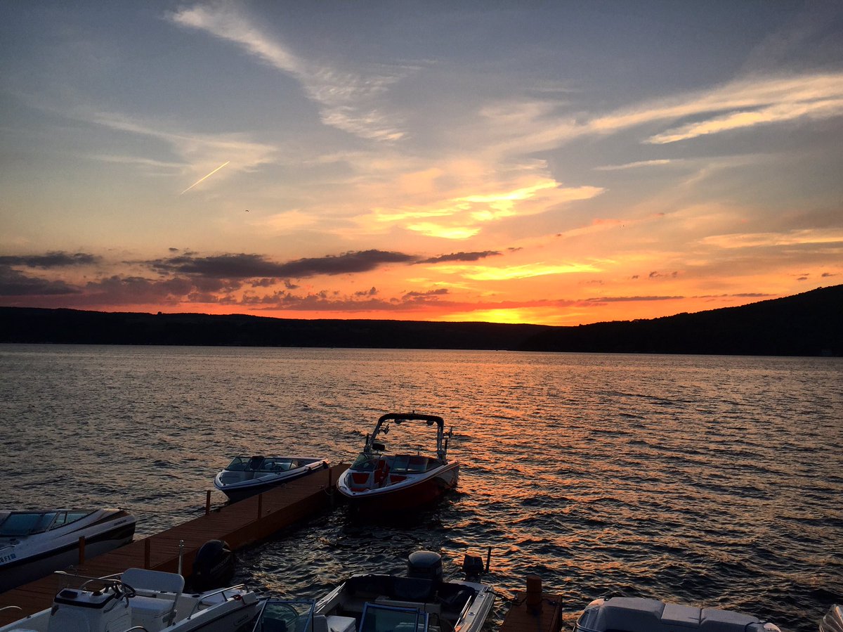 keukalakeapp's tweet photo. @SwitzerlandInn sunsets are our favorite! Check them out for weekly specials &amp; entertainment on the Keuka Lake App! https://t.co/yliMwiJuq1