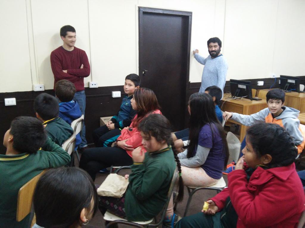 museosaustral's tweet photo. Proyecto #CineEscuelaMuseo junto a niños  Escuela de La Aguada Corral @consejocultura @noticiasuach #valdiviacl https://t.co/Jkju0GZkaP