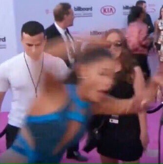 arianagfallfor's tweet photo. Taylor Swift https://t.co/bdusiEOewb