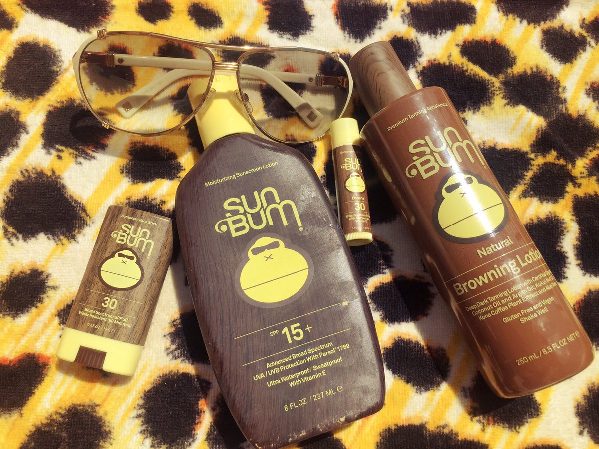 beesbudoir's tweet photo. 📸This tweet is not brought to you by #SunBum ☀️ #TrustTheBum #SuntanHour #GetItWhileICan https://t.co/o8tBAcIXlr