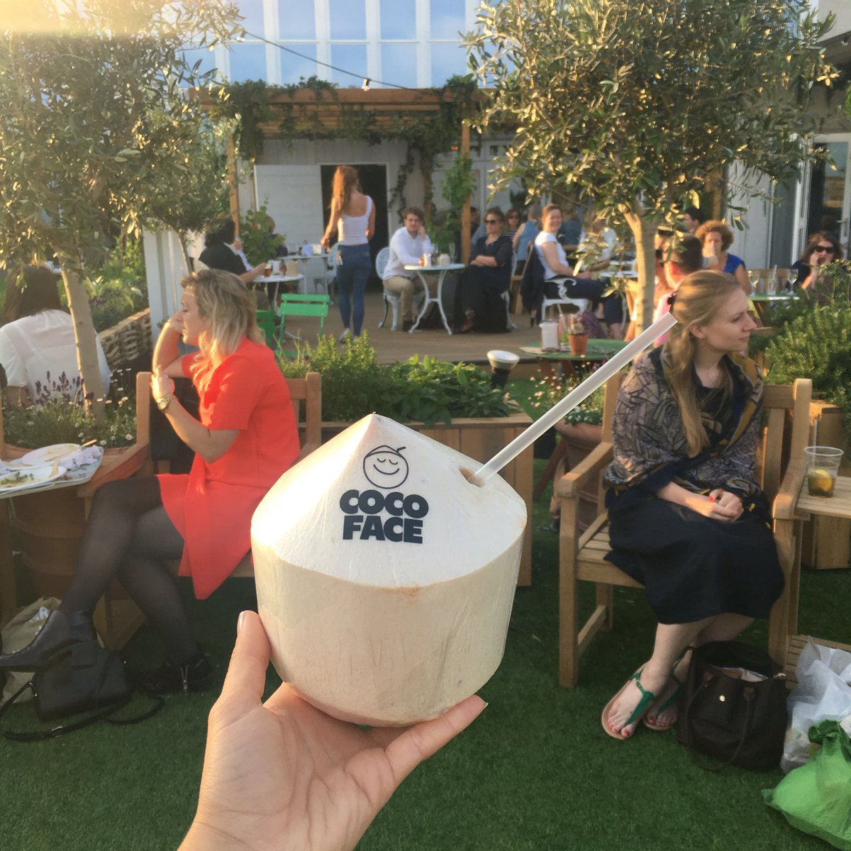 CocofaceUK's tweet photo. There's a refreshment waiting for you on the #RoofTerrace of @johnlewisretail #GardeningSociety #Cocoface https://t.co/Rwonnmz4Er
