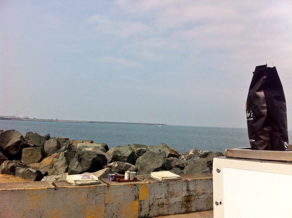 NomadMobileCafe's tweet photo. Another bank hol.by the sea in #DunLaoghaire. Gr8 2 c so many people out&amp;about!
#FunLeary #SunLeary #LittleBittaRain https://t.co/t1BnaHz0AQ
