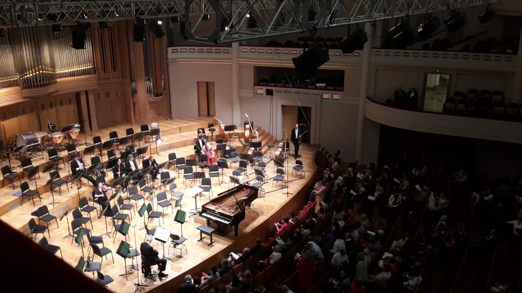LBuiVandeput's tweet photo. Het kew-virus blijft aanwezig in het lichaam! Klaar voor het laureatenconcert van Ferro, Han en Jurinic! #kew2016 https://t.co/vDpBONq2si