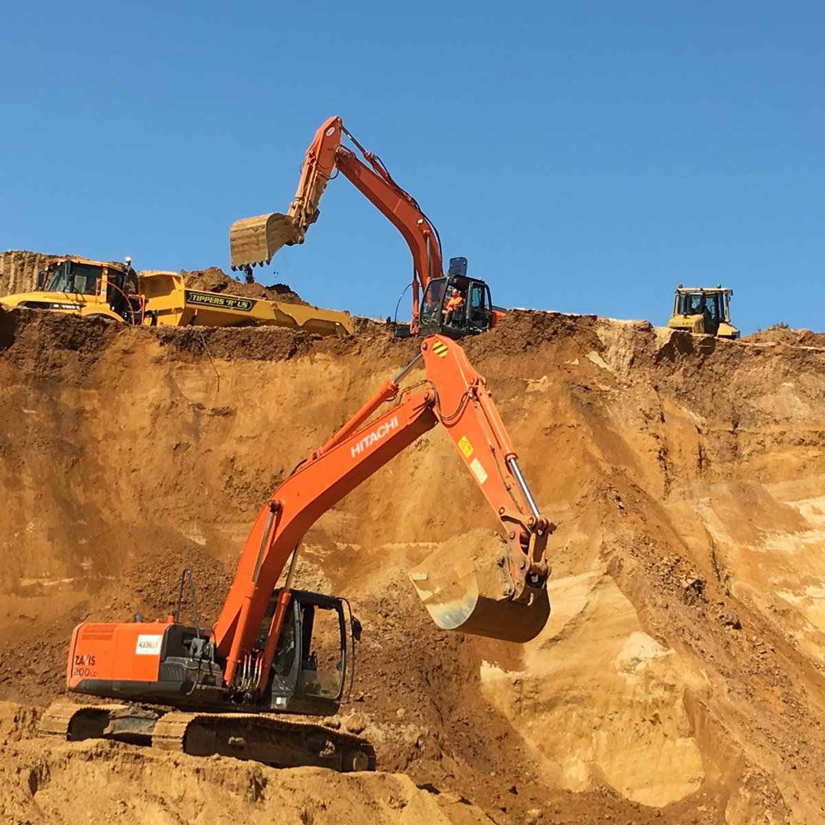 Guynicholls7's tweet photo. Hard at it ,the #tipperteam self drive Dozers and Dumptrucks #latestkit https://t.co/oTIOQaiiNO https://t.co/a6wqVerOw7