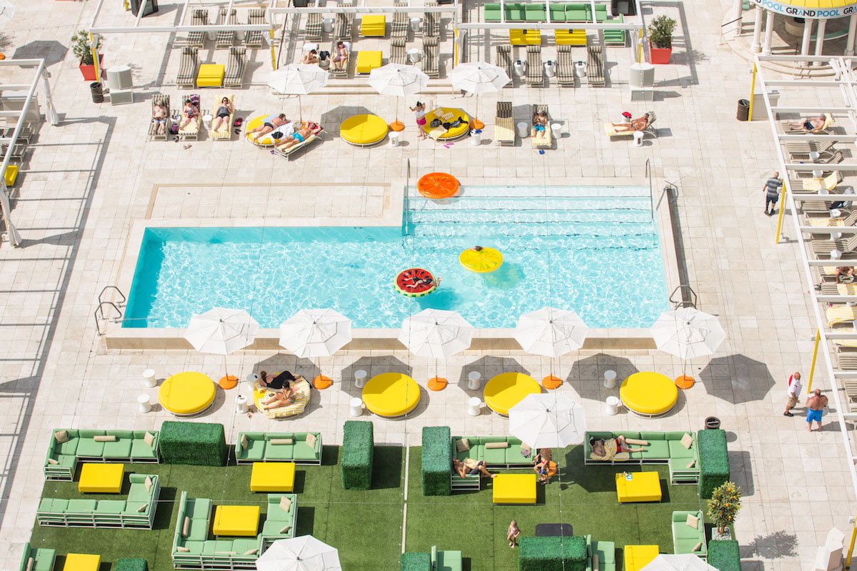 Orbitz's tweet photo. The 7 perfect ways to stay cool in sizzling hot Las Vegas this summer: https://t.co/44H8bMm1VF https://t.co/qlrYDtZ9X1