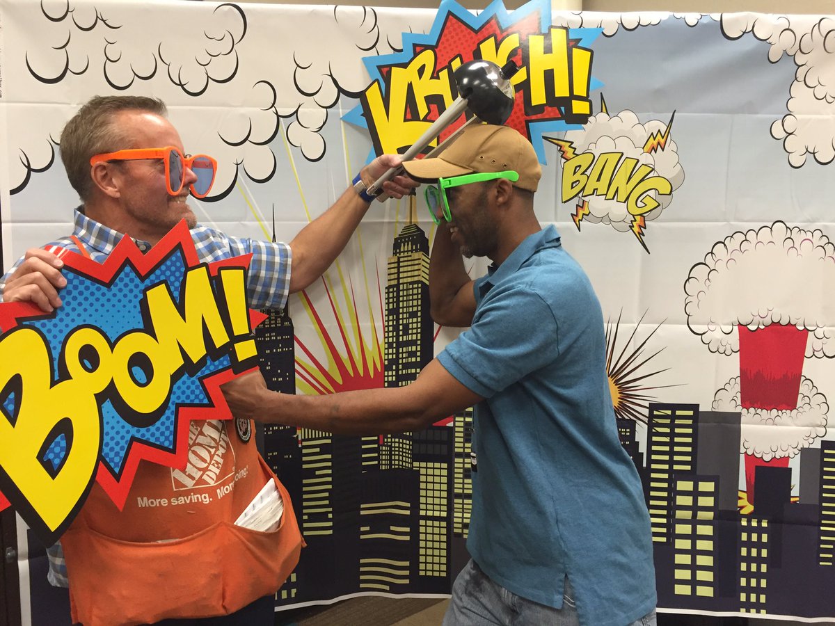 _zrossi's tweet photo. Super action shots! It's wild and wacky VOA kick off... The luckiest #ourorangefamily at 2806 https://t.co/6oue0RmeEw
