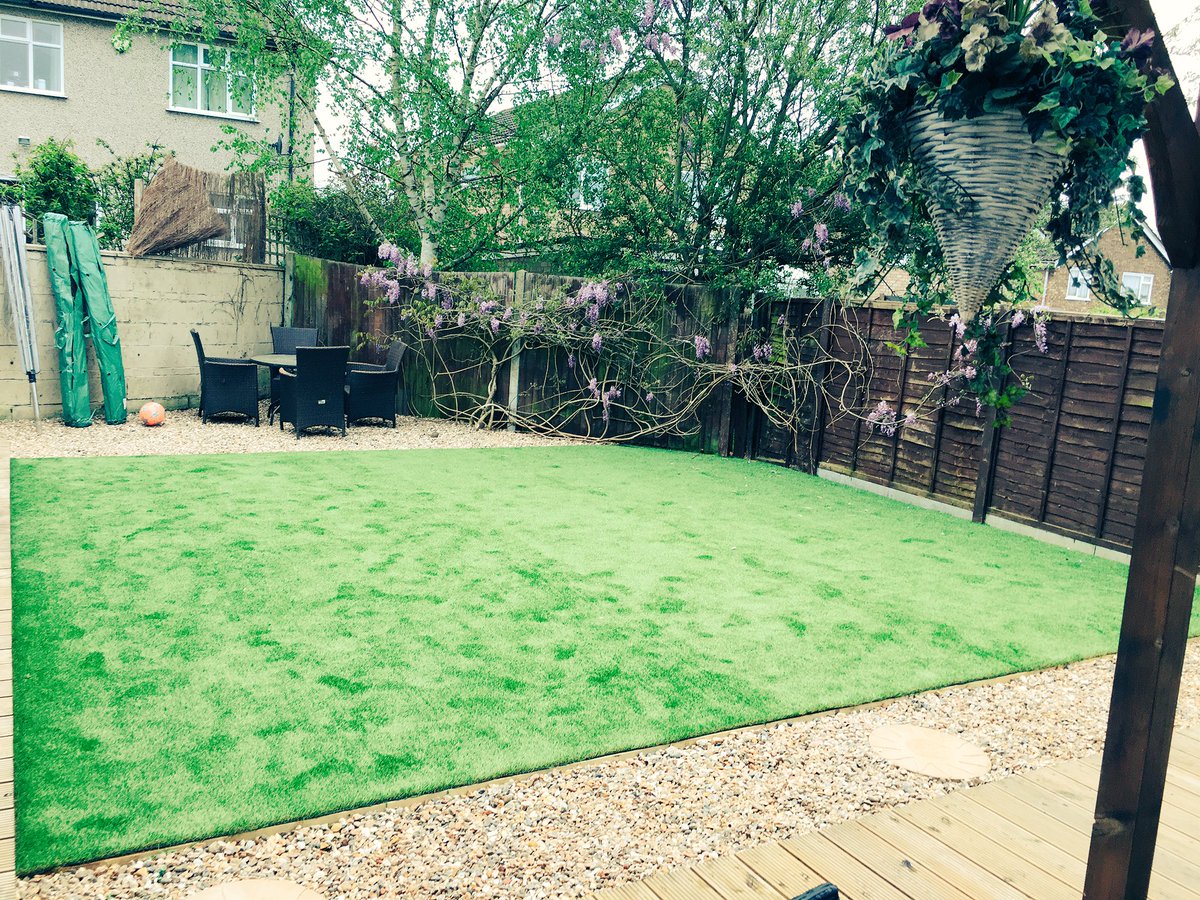 ForeverGreenUK's tweet photo. After installing a split level decking 2 years ago we were to come back to do an artificial lawn and gravel area. https://t.co/nXfz24oigu