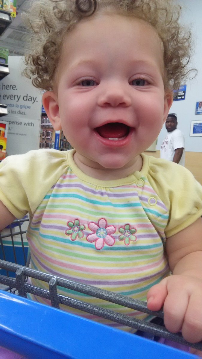 LBurnett32's tweet photo. @CarsRecovery repoed my car.has this babies carseat worth $100 won't allow me to retrieve Please Help!! #plsretweet https://t.co/Wk0ssxuVK0