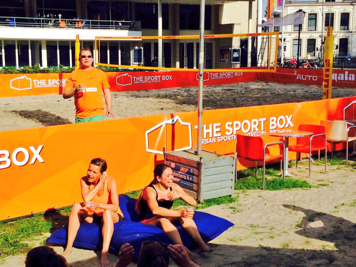 De #Beachweek is begonnen in #utrecht! Leuke workshops oa door CF volleybal @allardjongsma <a href="/HartenvoorSport/">Harten voor Sport</a>