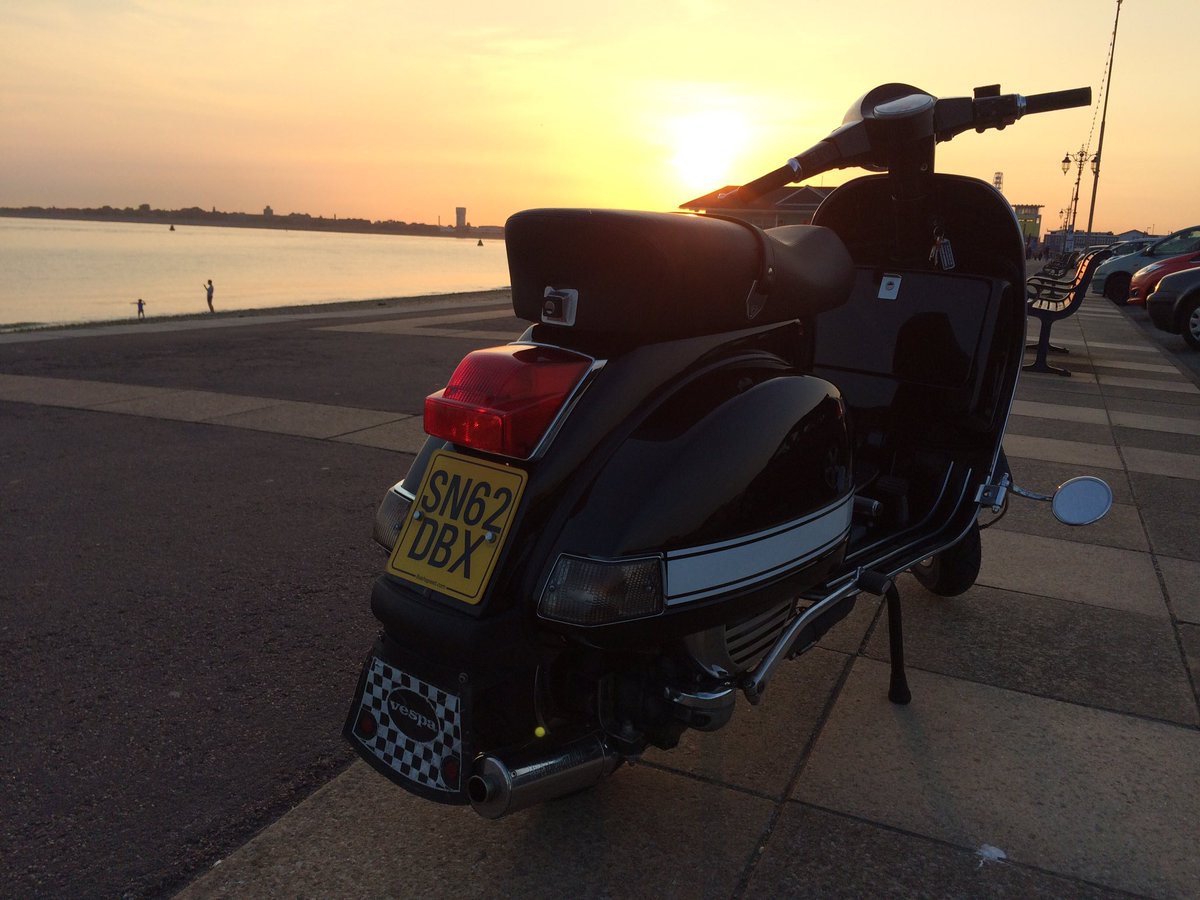 TheBroomehead's tweet photo. Great scooter night. https://t.co/8f6DllpDK3