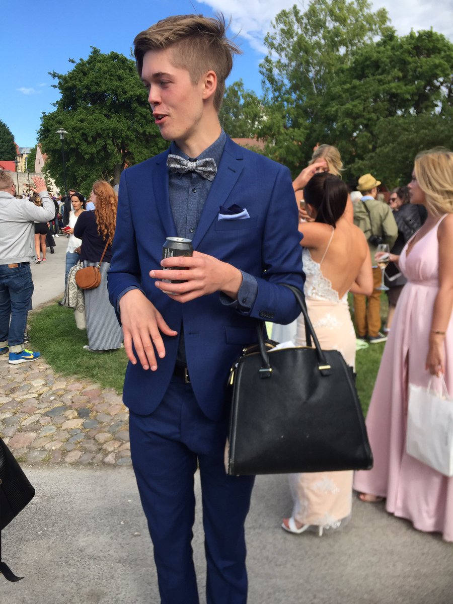 HellgrenMarcus's tweet photo. Klart finast på hela balen😂 https://t.co/yJxCkRul1W
