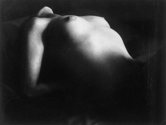 #ManRay💥Necklace (or Anatomy),ca.1930
#RalphGibson 🌟Nude,1963
#Brassaï,ca.1932
