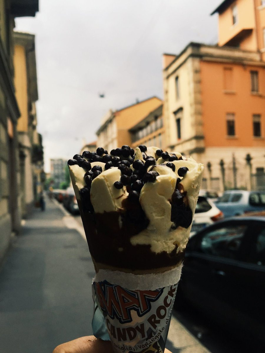 HONK_The_App's tweet photo. The best cure against a thunderstorm on a Monday: ice cream and a honker!
#monday #mood #icecream #honkers https://t.co/4HNR7ZVYgq