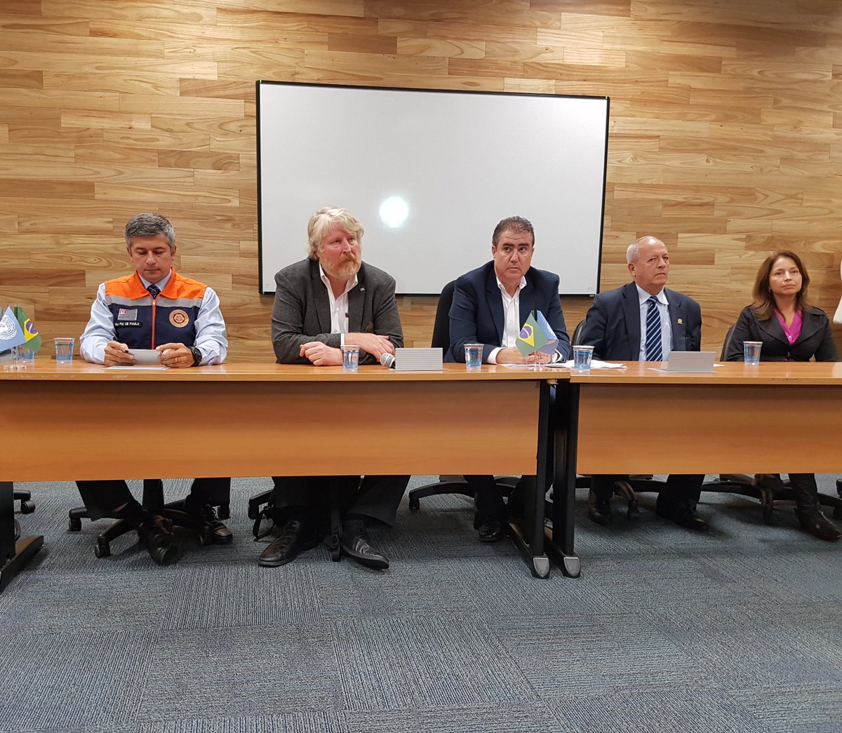 MSmartCities's tweet photo. Mayor of Campinas signs decree that adjusts the municipality with the premises of the Sendai Framework. #drr #unisdr https://t.co/5080UryJ87