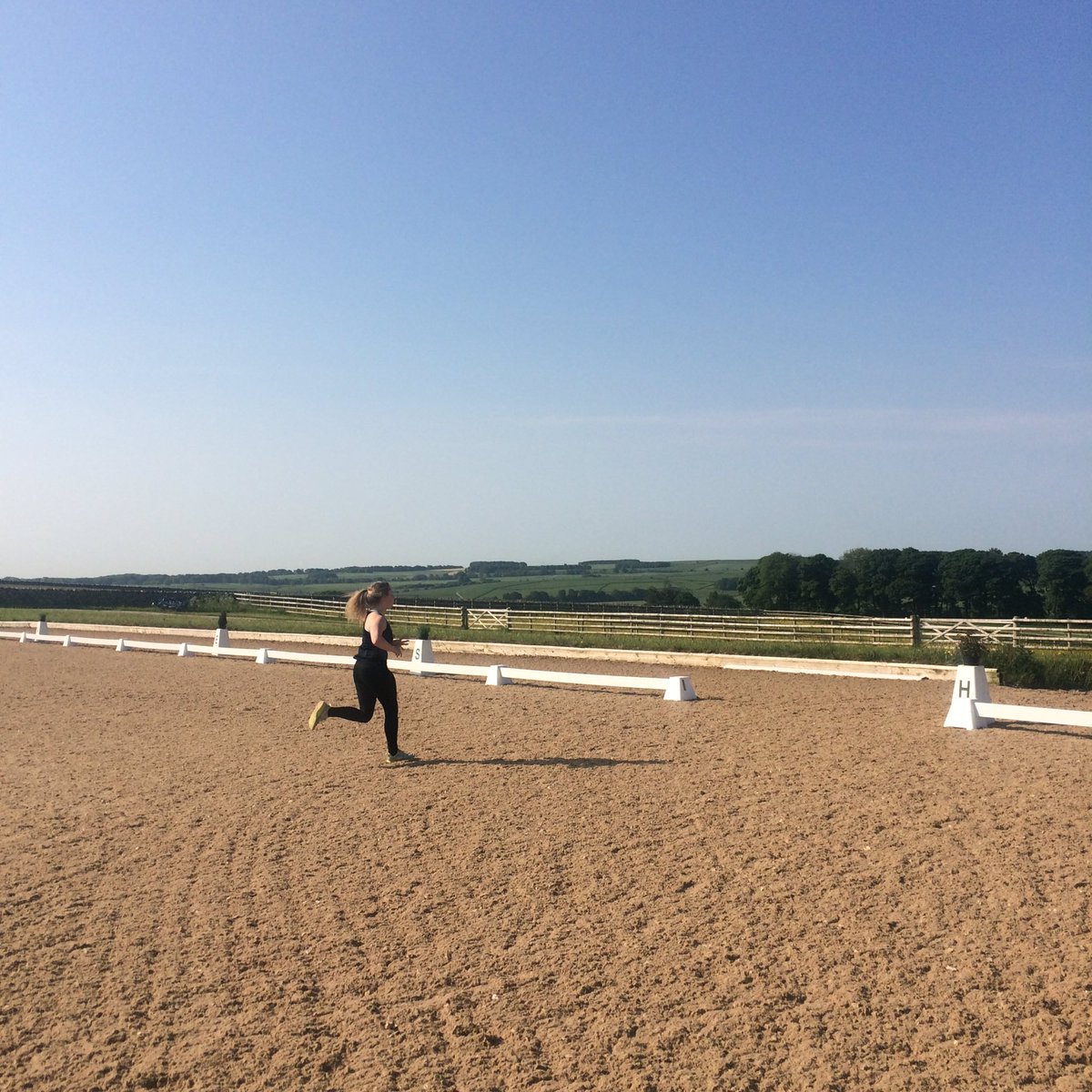 denvertronix's tweet photo. #FitMissions - where fitness is anything but dull. Training one of our young athletes today in the sun! π #fitfam https://t.co/BPjEmhCBCI