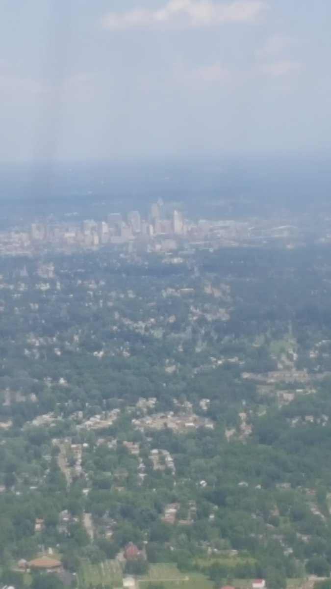 LesBlueJays's tweet photo. On fait une escale à Cincinnati. #ABleuJayInParis https://t.co/SxXOY1u74y