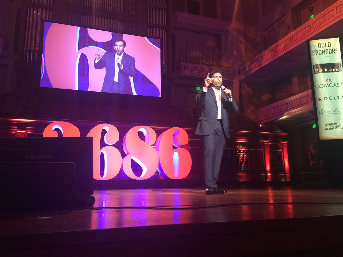 WatchHARK's tweet photo. First pitch from @audiohand, Round 3 at #3686south.  Turns group of iPhones into multitrack recording device. https://t.co/7ZqkMaqmcK