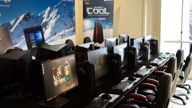 KotakuAU's tweet photo. ASUS Will Apparently Have The World's First 144Hz 4K Monitor https://t.co/SpOErVmNLo https://t.co/nYAaBnj8tL