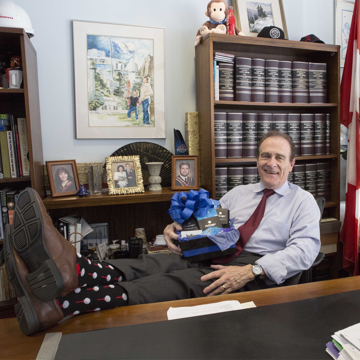 Every time you RT or LIKE this tweet, @McGregorSocks will donate a pair of men's socks to a shelter for #FathersDay!