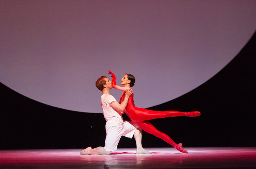 morrealeca's tweet image. Stunning production photos of @nationalballet #LePetitPrinceNBC by @asquaredphoto.