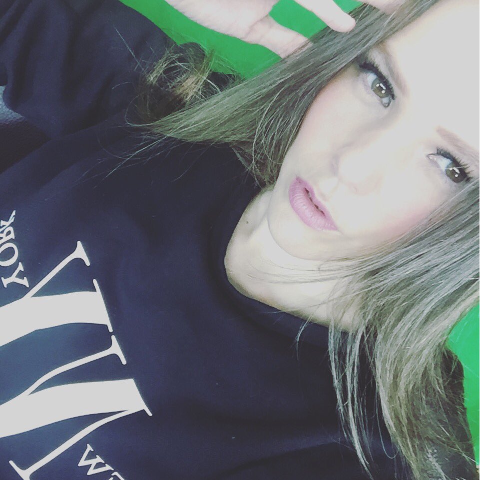 KikaEdgar's tweet image. Aquí! Vamos siempre adelante para que todos escuchen y conozcan lo bonito que es #NuevasCancionesKE