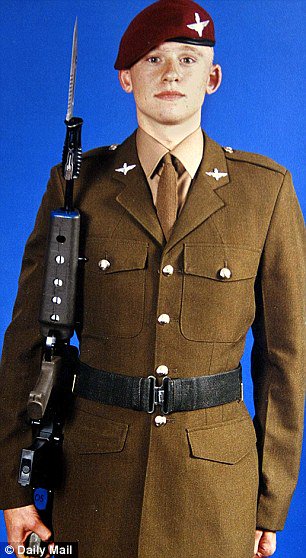 Red2005Hart's tweet photo. #Regkeys #ThomasKeys
Army parents agony 
 Lance Corporal Thomas Keys who was killed aged 20 in Iraq #BlairLied https://t.co/xpLvc3zgYz