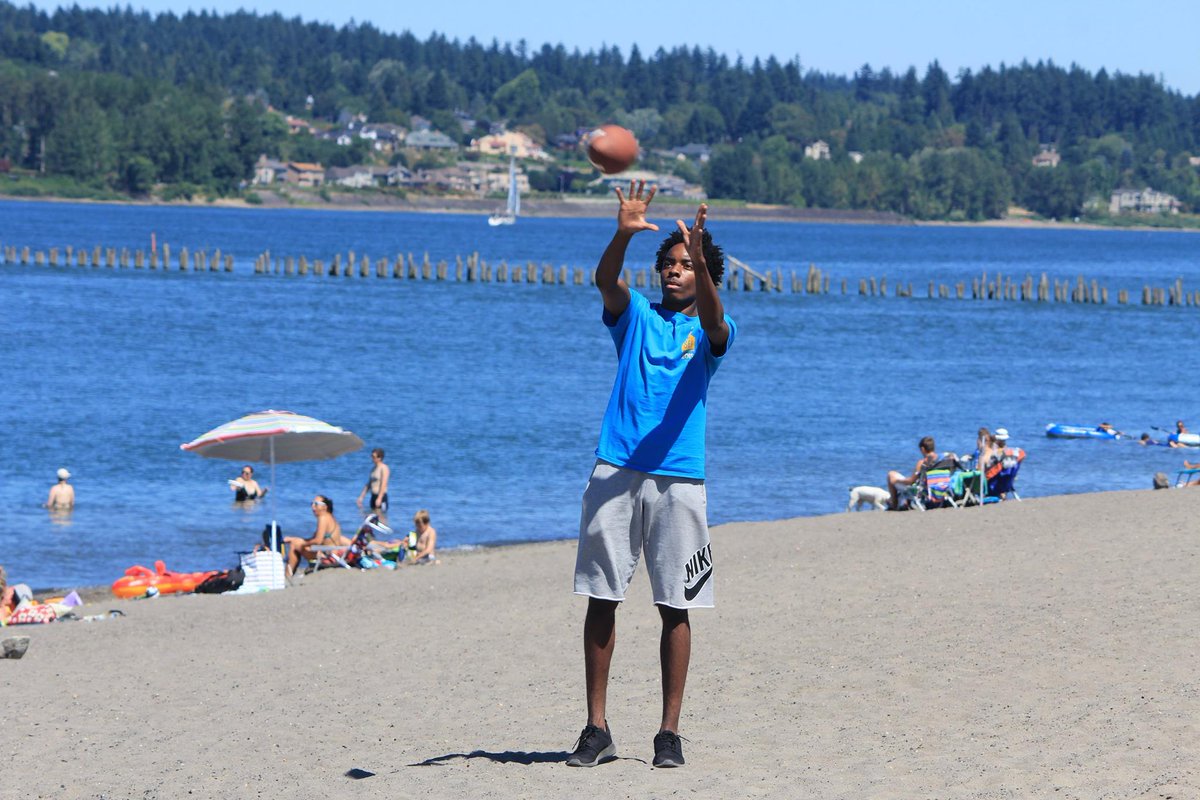 Enjoy FREE parking @ ALL Metro parks &amp; boat ramps Sat, June 18. Get out there! oregonmetro.gov/event/free-met…