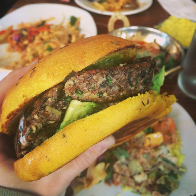 pondicheri's tweet photo. What are you having for #MeatlessMonday? We're thinking buddha burger w/ some @8thWonderBrew #Intellectuale https://t.co/72s7sGSFja