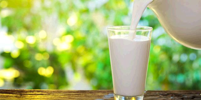 teambeachbody's tweet photo. Find out why it's worth the splurge to buy organic dairy and meat. https://t.co/ycIaLlLzHz https://t.co/HfXTbbZdyb