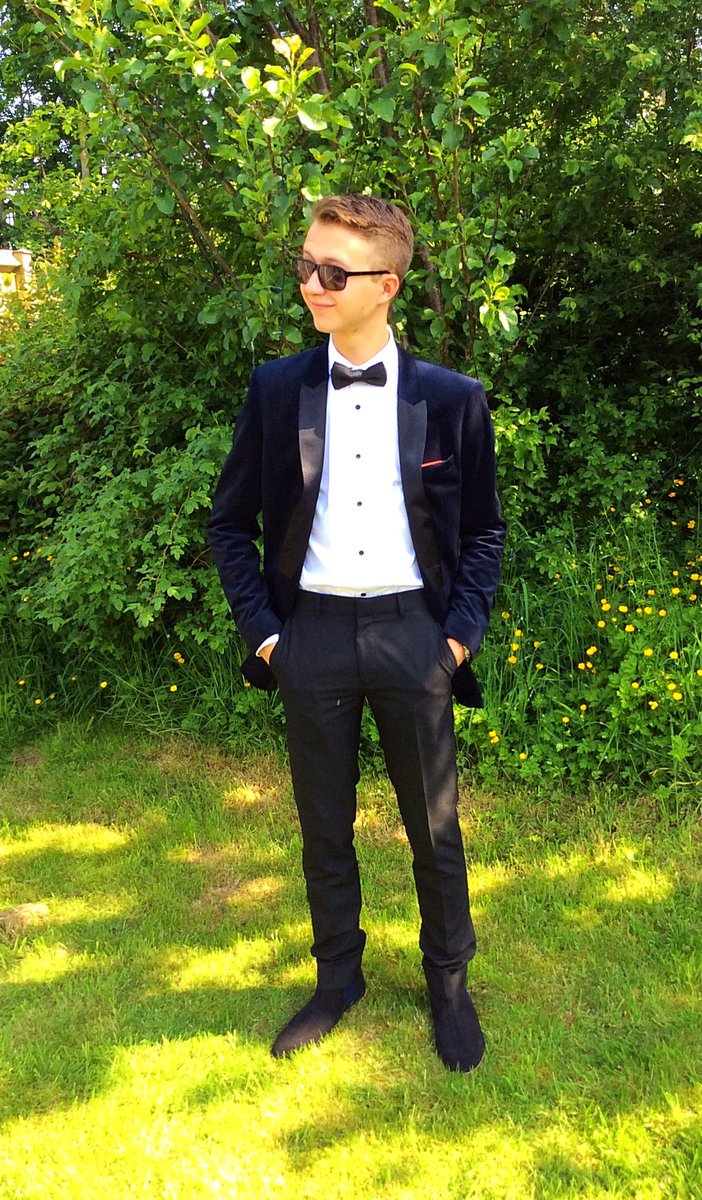 hightowerheidi's tweet photo. Proud momma moment. Ryan heading off to his uni grad ball #bcugradball https://t.co/xXMcMOqQj2