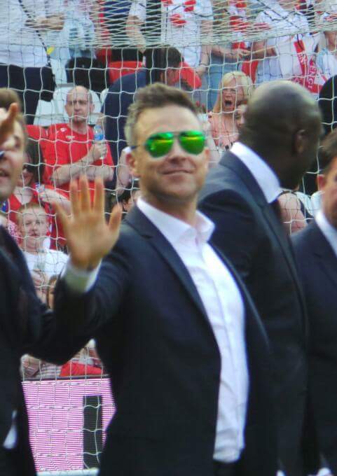 ikkie79's tweet photo. Weer heerlijk thuis na een top weekend soccer aid het was echt super #byerobbieworld #helloreallife https://t.co/t9bVF8vHMZ