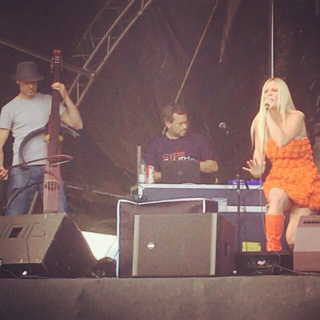 Stringtheorist_'s tweet photo. Debut performance of the new track “Just Be Mine” with  @missmayawolff  at  @BeatnsolMind  sounded amazing #newmusic https://t.co/YKCDDv9KGG