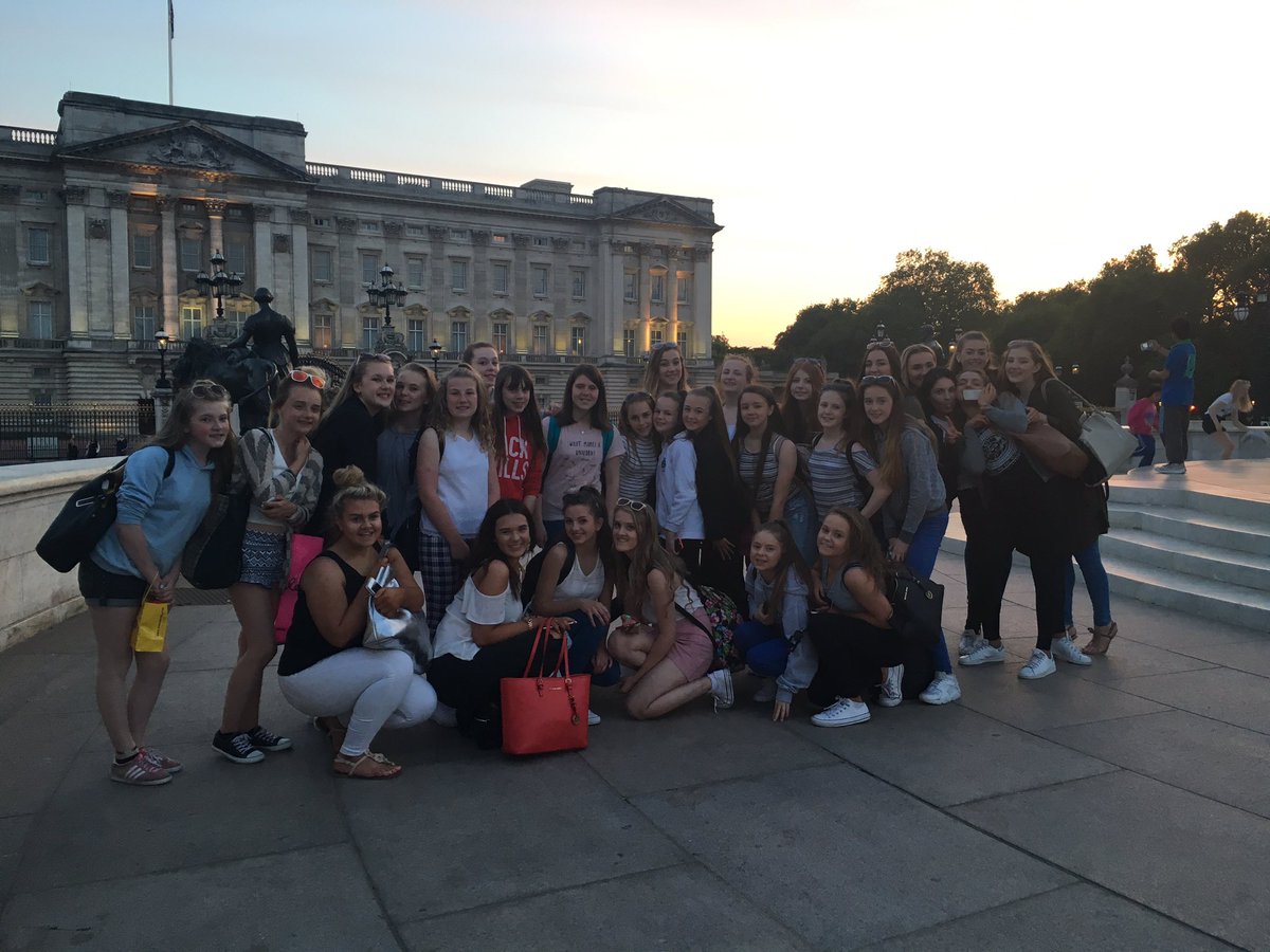 forresterhigh's tweet photo. Forrester hits Buckingham palace!! #followcarter @forrestersport @forresterhs @FHS_CDT https://t.co/XQLsI1Tx4R
