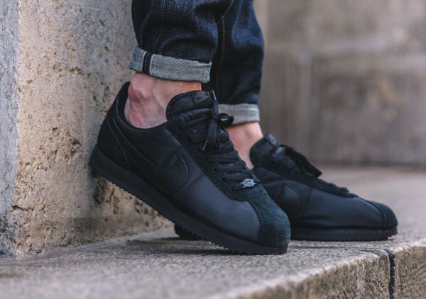 solid black nike cortez