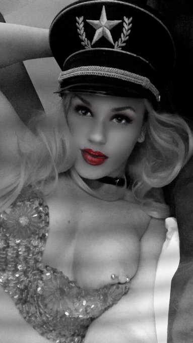 Snapchat had fun featured filters today. Here's what I took 👀 #nipples https://t.co/PoPZ6f4PLq<a href="/tag/nipples"class="tags"><span>#nipples</span></a>