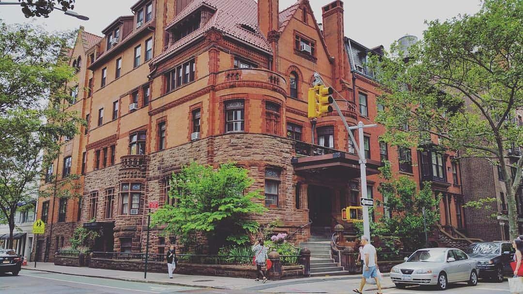 two_plus_two's tweet image. To whoever that owns this house, I hope you don&apos;t mind. #MemorialDayWeekend #latergram