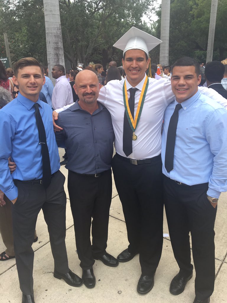 mikemartinez305's tweet photo. C/o 2017 we up next 💯💯 #Kgraduation congrats guys!!! https://t.co/rU5R7cV74i