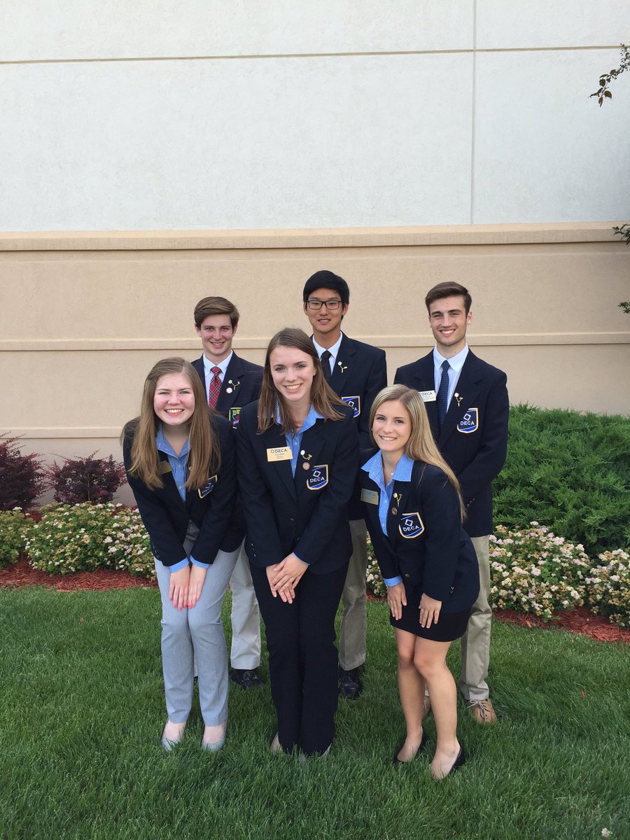 KSDECA's tweet photo. What a great day at our CTSO Training! We represented DECA to Kansas State Student Organizations and loved it!🔷🔹 https://t.co/RSQdBMA9I4