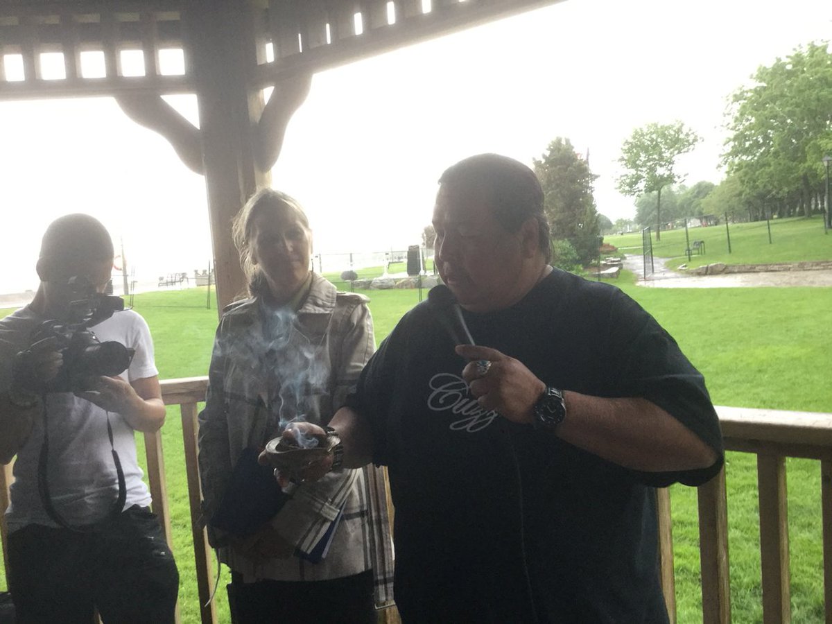 cityburlington's tweet photo. #BluestoneCloud performs #smudging ceremony as #BurlON says goodbye to 2 70-year-old willows in SpencerSmithPark. https://t.co/XSZkGhscmn