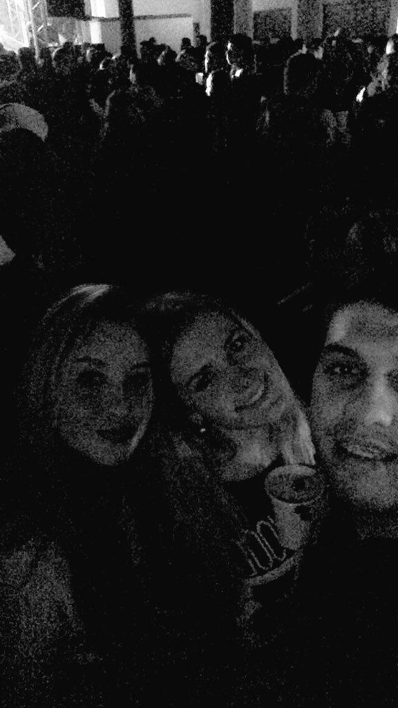 Valmireff's tweet photo. Companhia de sábado #feagro @GabiWoss @SohWarmling https://t.co/DG1EvFFUSr