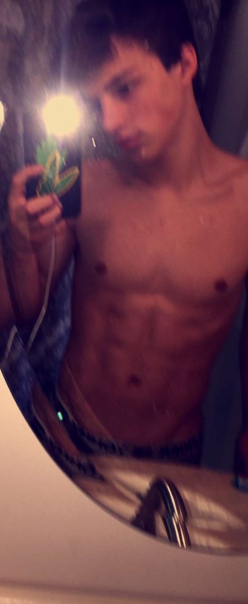 Tra§h King (@dak0tabr00ks) on Twitter photo 