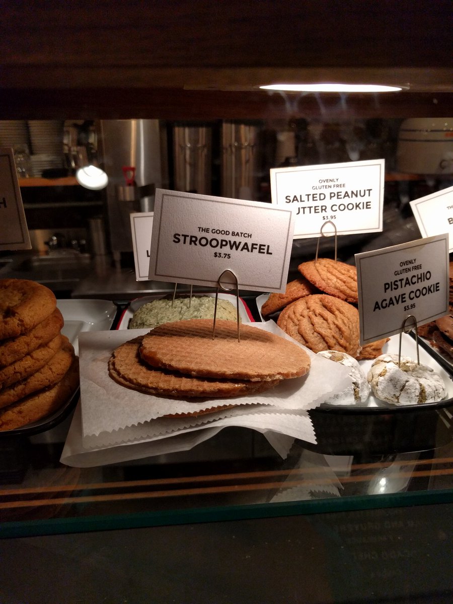 mikio_aoi's tweet photo. Waffle? Or cookie? #strooptask https://t.co/geiWKp3IN0